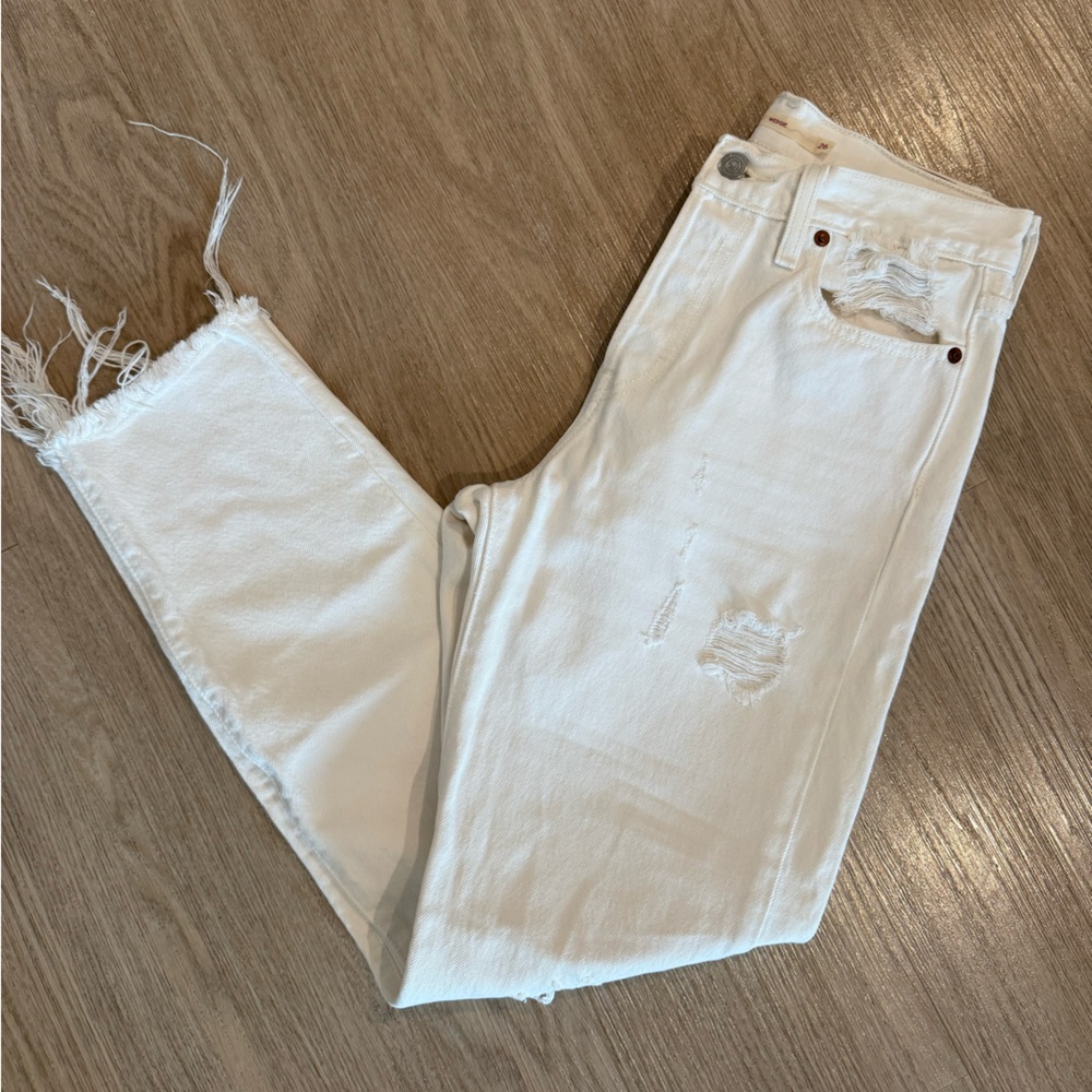 White Distressed Levi’s Jeans